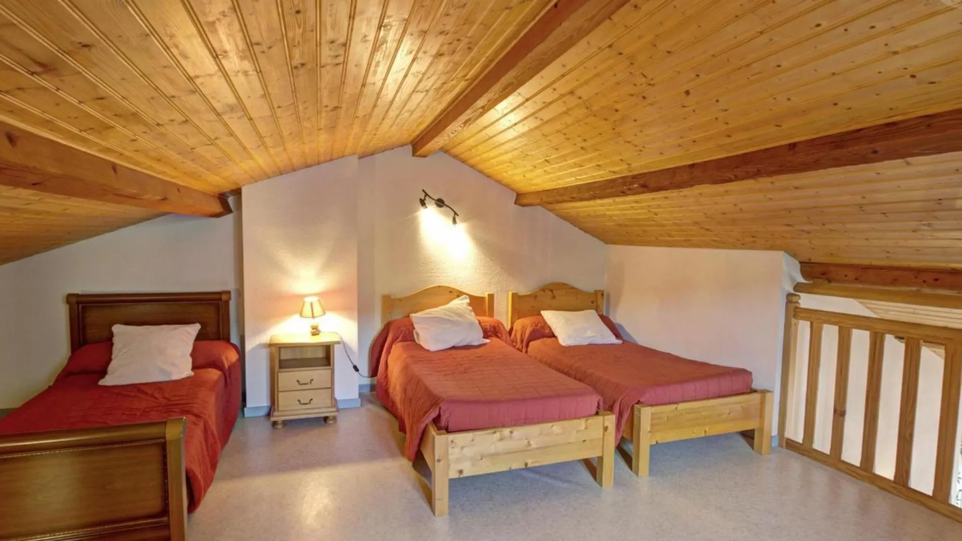 Gite Spacieux Avec Jardin Et Cheminee A Gumieres - Fr-1-496-148 Holiday home Gumieres (Loire)
