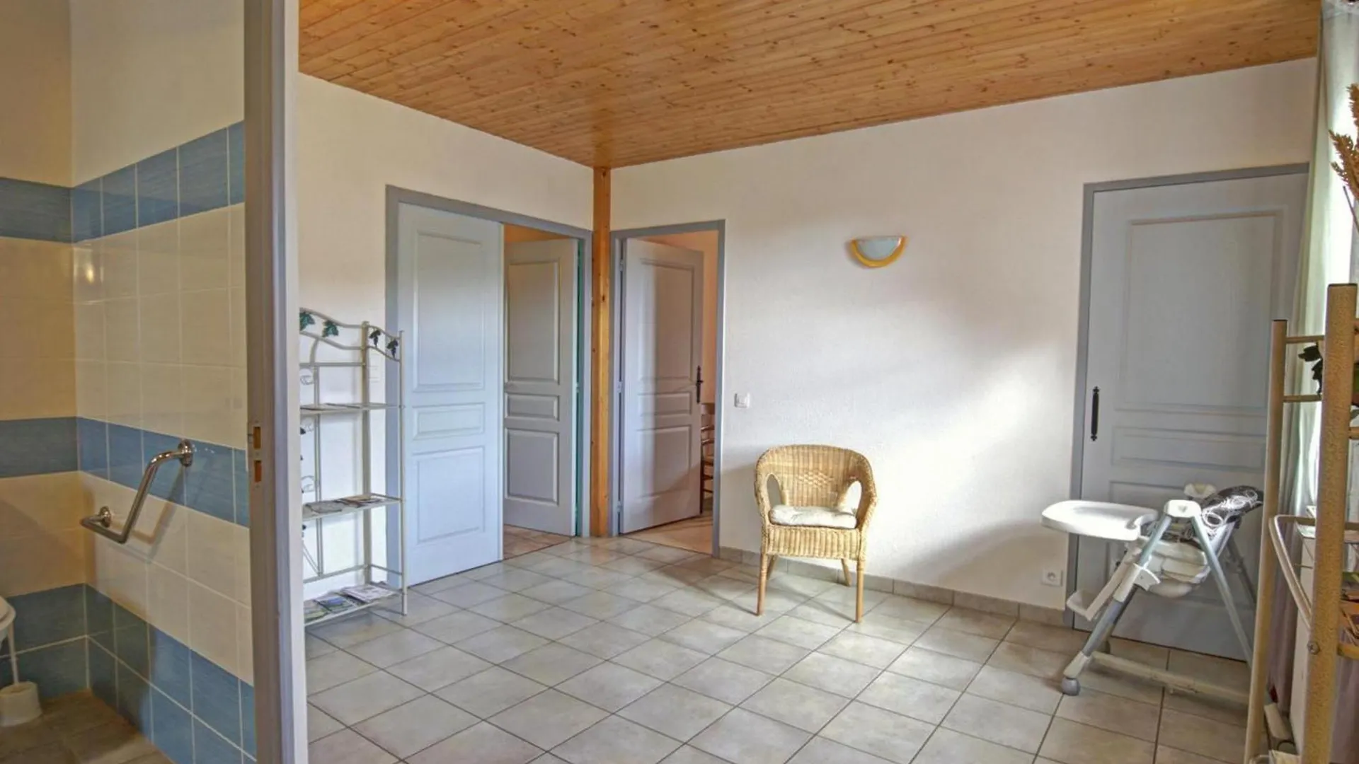 Gite Spacieux Avec Jardin Et Cheminee A Gumieres - Fr-1-496-148 Holiday home Gumieres (Loire)