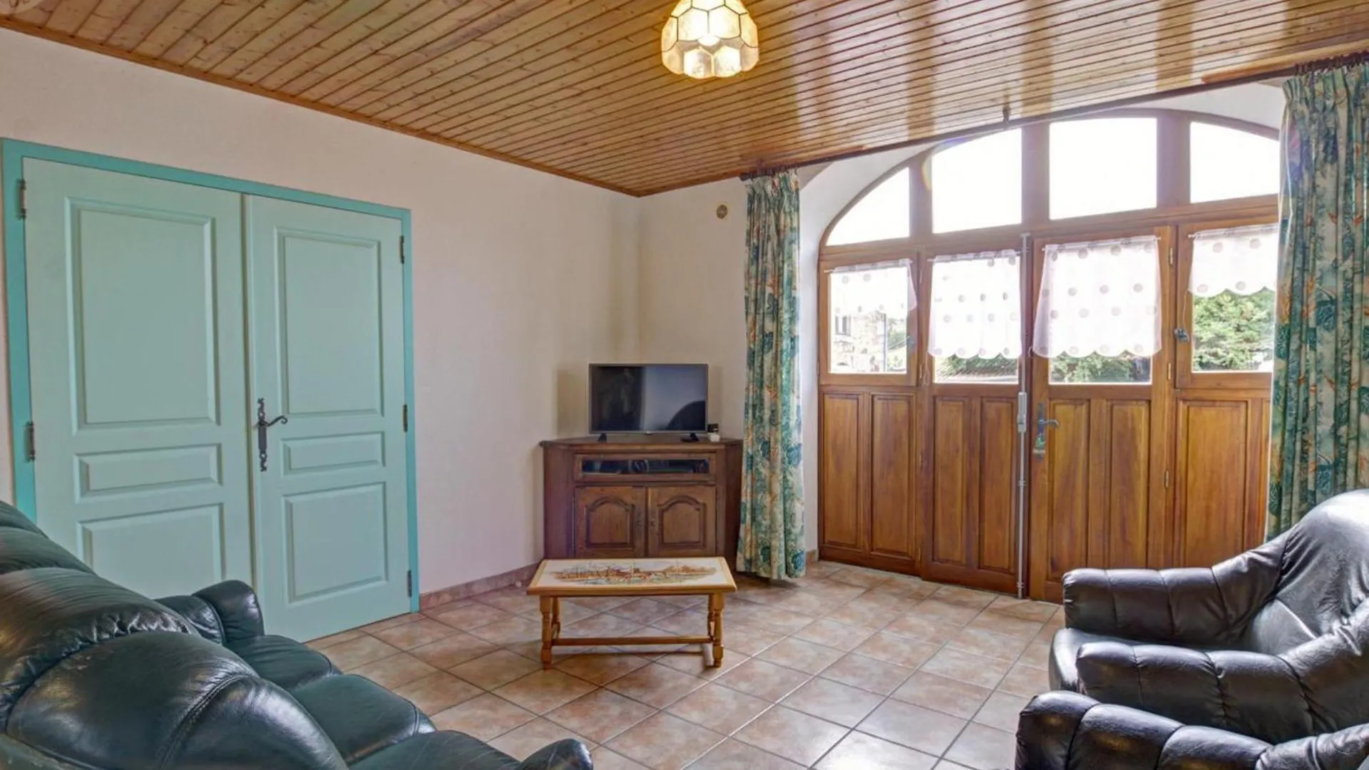 Gite Spacieux Avec Jardin Et Cheminee A Gumieres - Fr-1-496-148 Holiday home Gumieres (Loire)